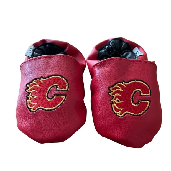NHL Calgary Flames Baby Booties | Red Faux Leather Slip-On 12–18 Months NWT - Picture 6 of 7